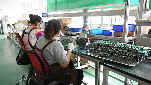 電壓調(diào)節(jié)器的作用