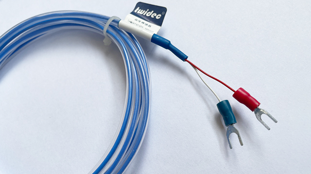 溫度傳感器熱電偶，是怎么把溫度傳給溫控？