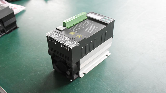 電力調(diào)整器11