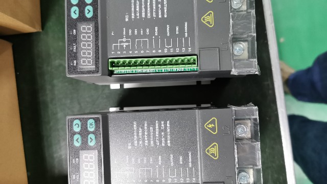 工業(yè)烤箱可以選用電力調(diào)整器嗎？