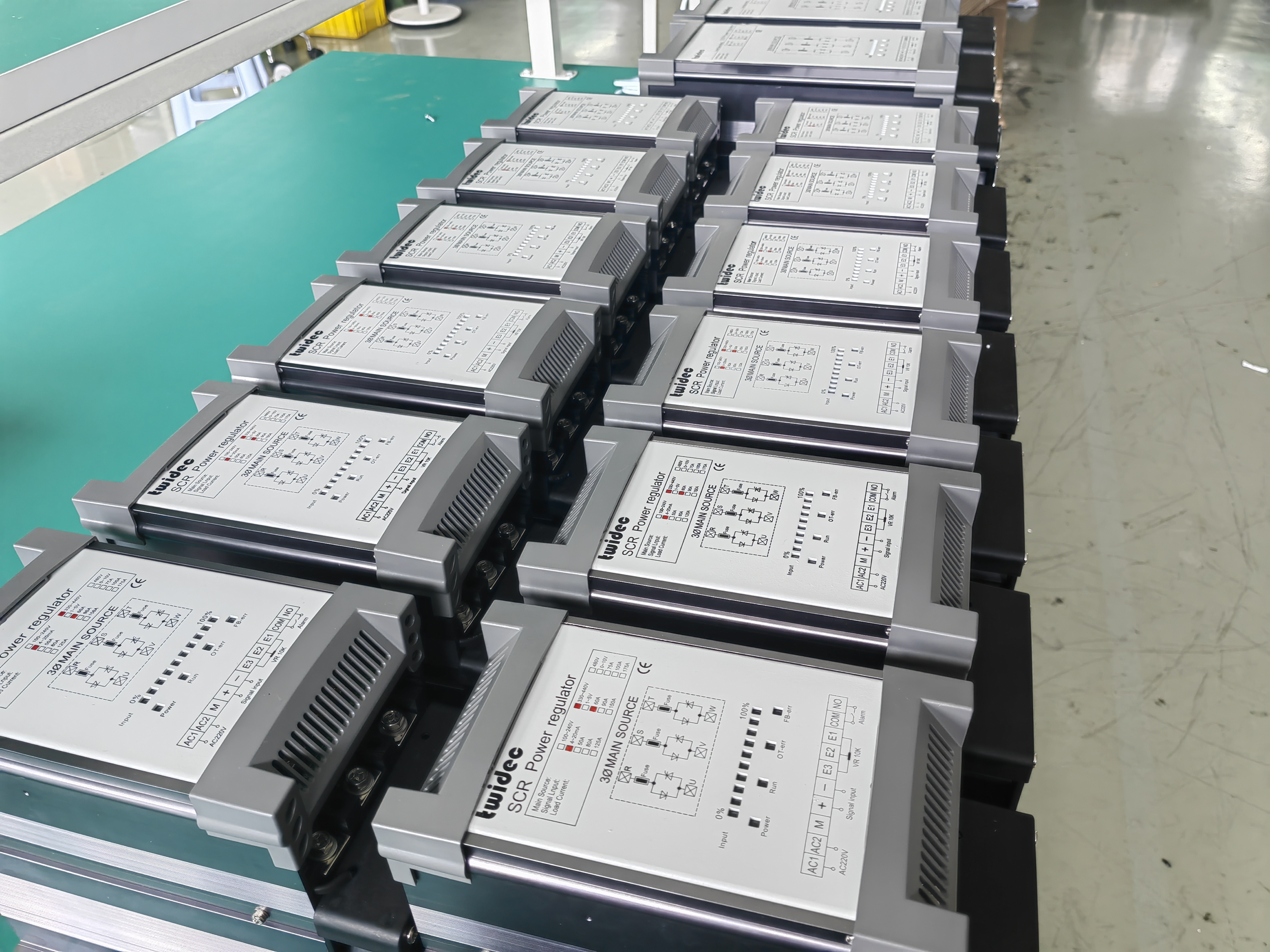 三相TR標(biāo)準(zhǔn)調(diào)功器30~200A 三相TR標(biāo)準(zhǔn)調(diào)功器30~200A