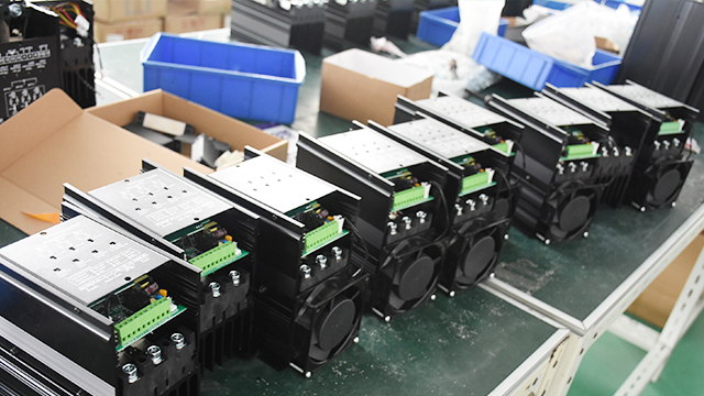 電壓調(diào)節(jié)器的調(diào)壓原理