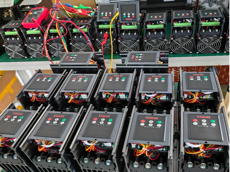 電力調(diào)整器12