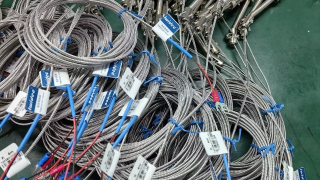 熱電偶的校準(zhǔn)和維護(hù)需要哪些注意事項(xiàng)？